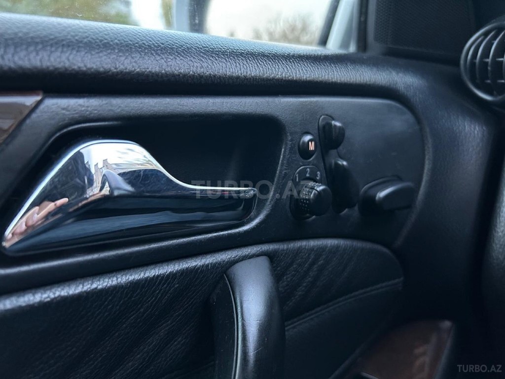 Mercedes C 200