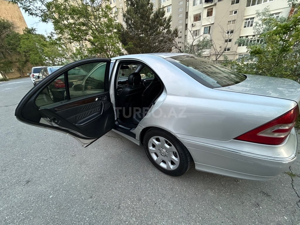 Mercedes C 200