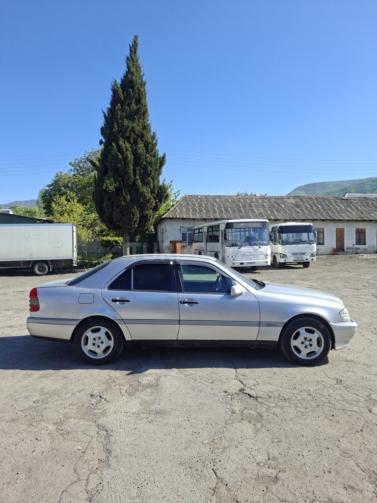 Mercedes C 200