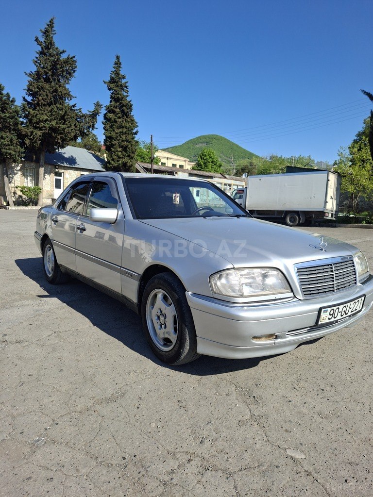 Mercedes C 200