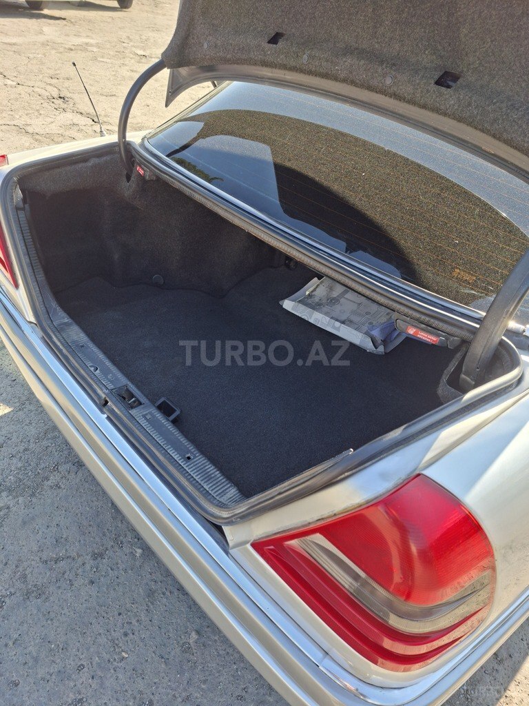 Mercedes C 200