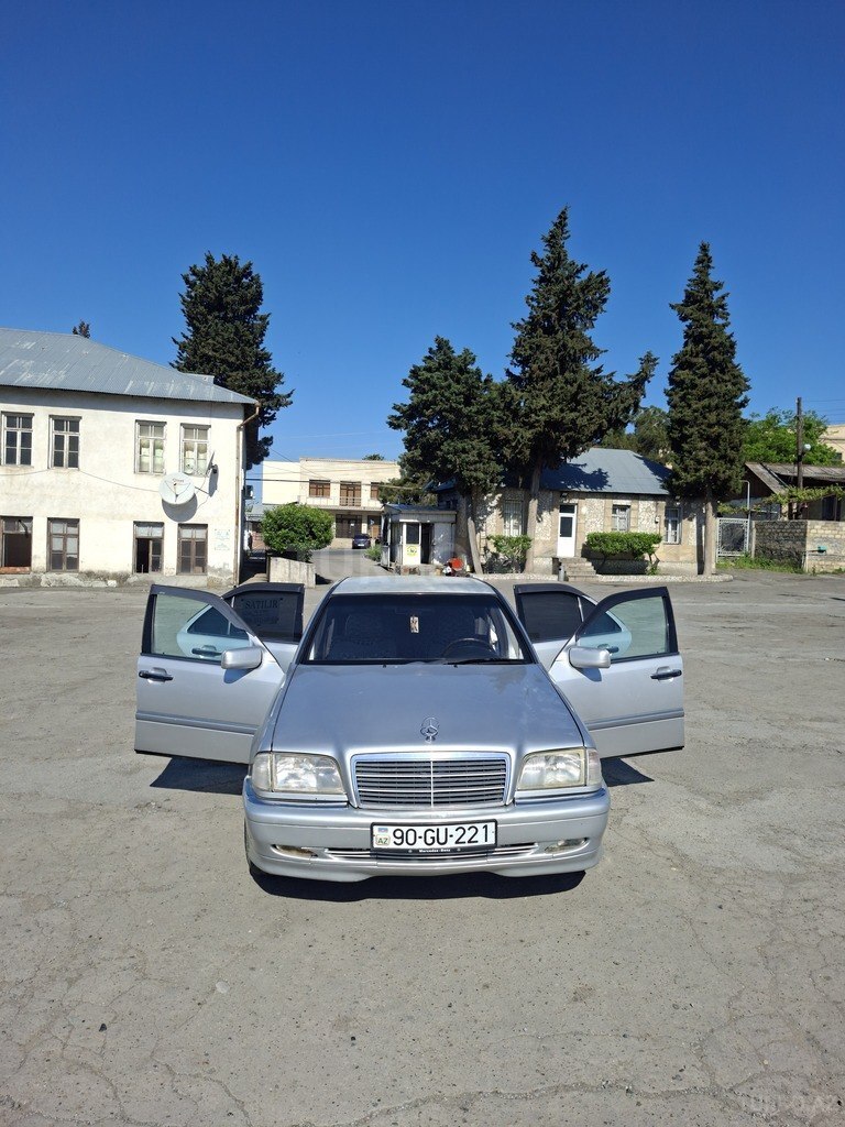 Mercedes C 200