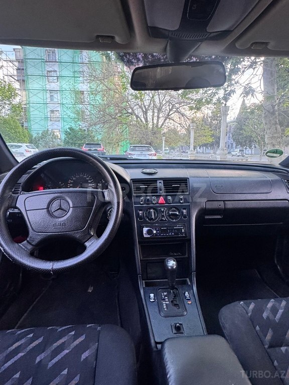 Mercedes C 200