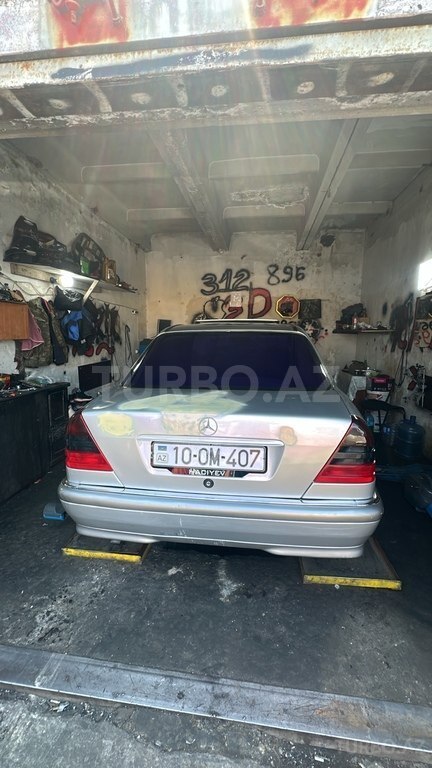 Mercedes C 180