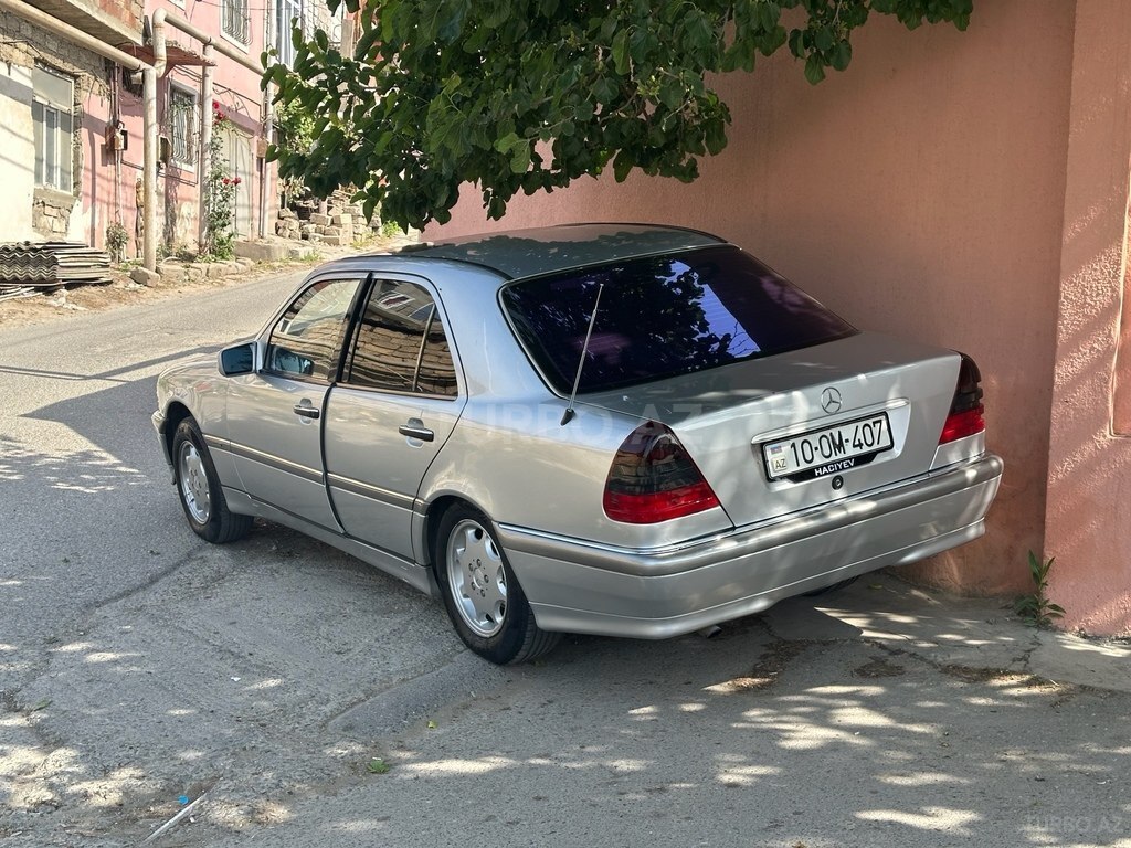 Mercedes C 180