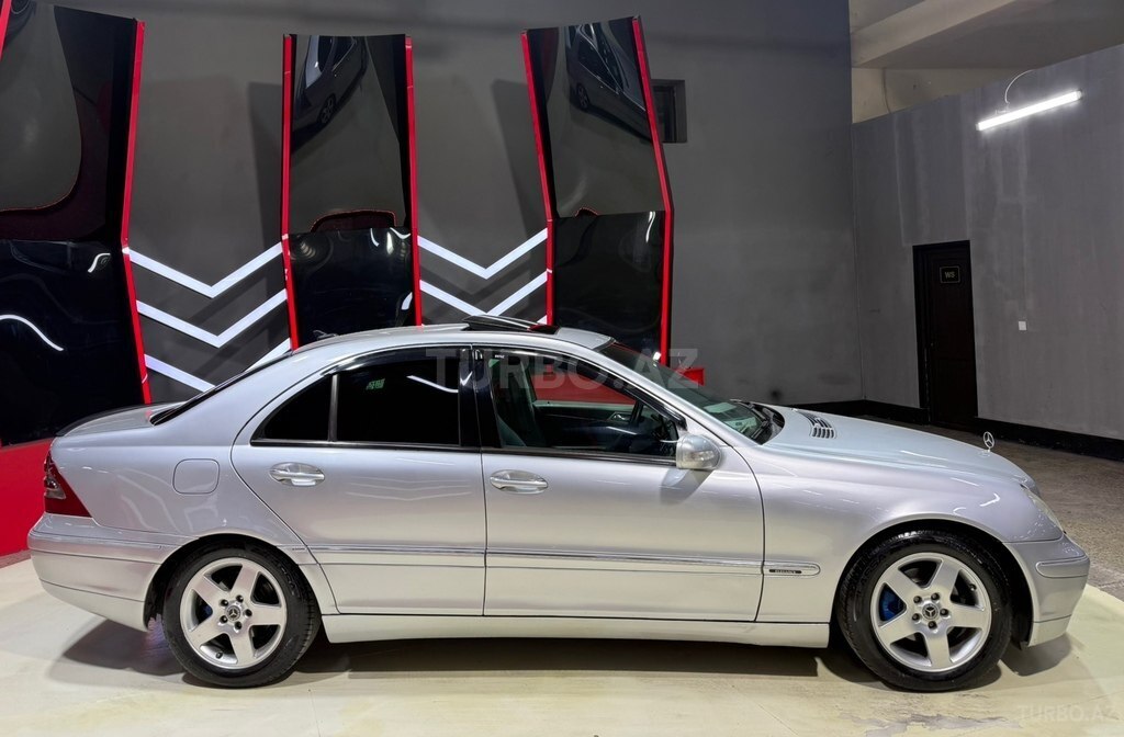 Mercedes C 200