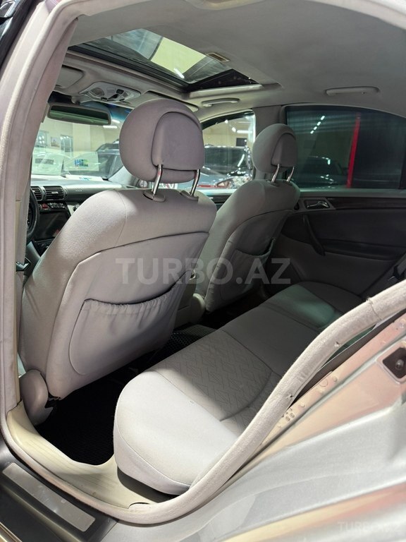 Mercedes C 200