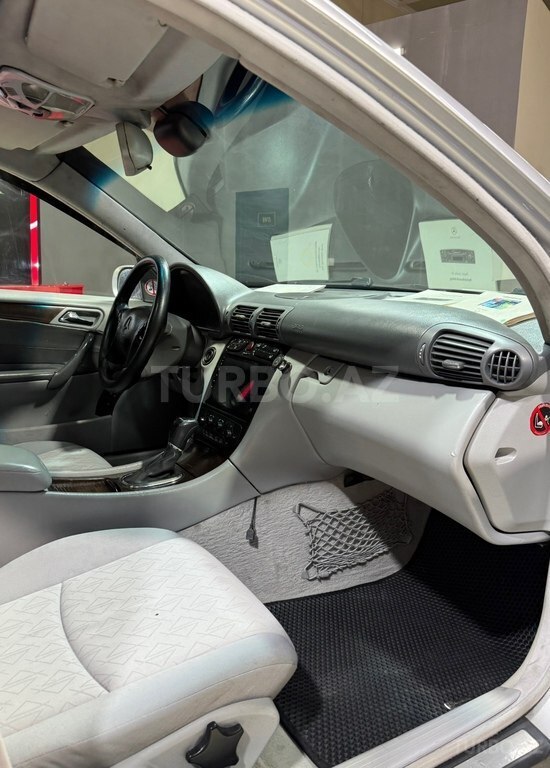 Mercedes C 200