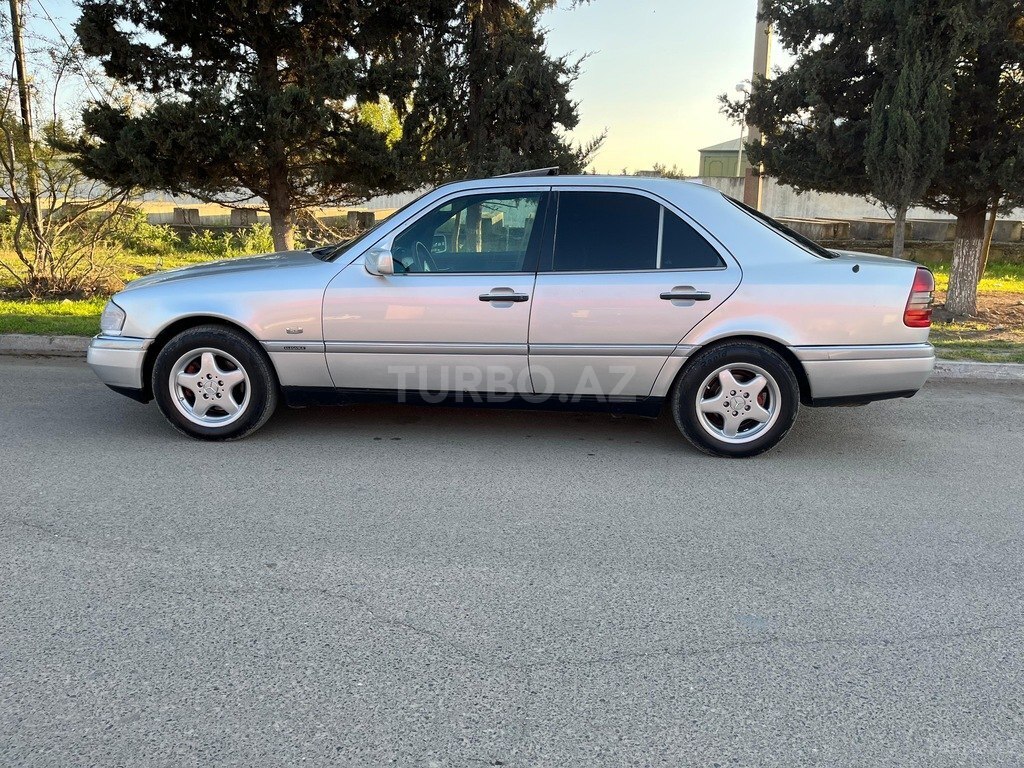 Mercedes C 180