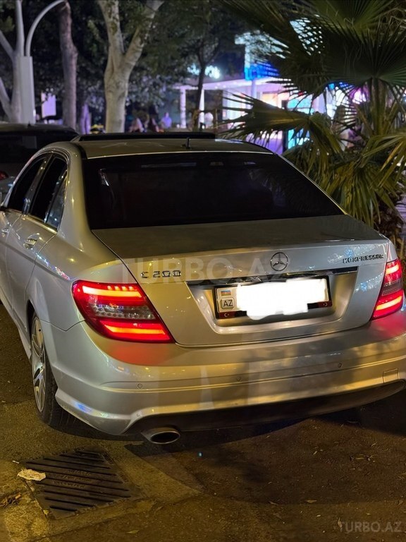 Mercedes C 200