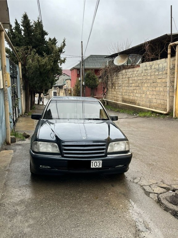 Mercedes C 200