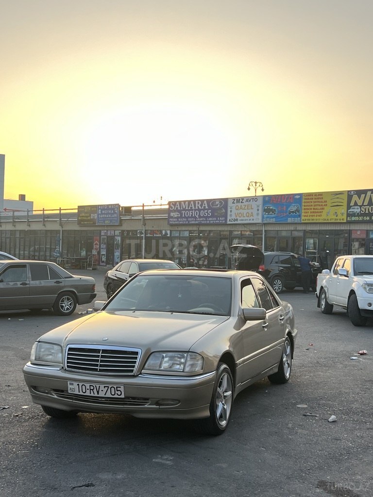 Mercedes C 200