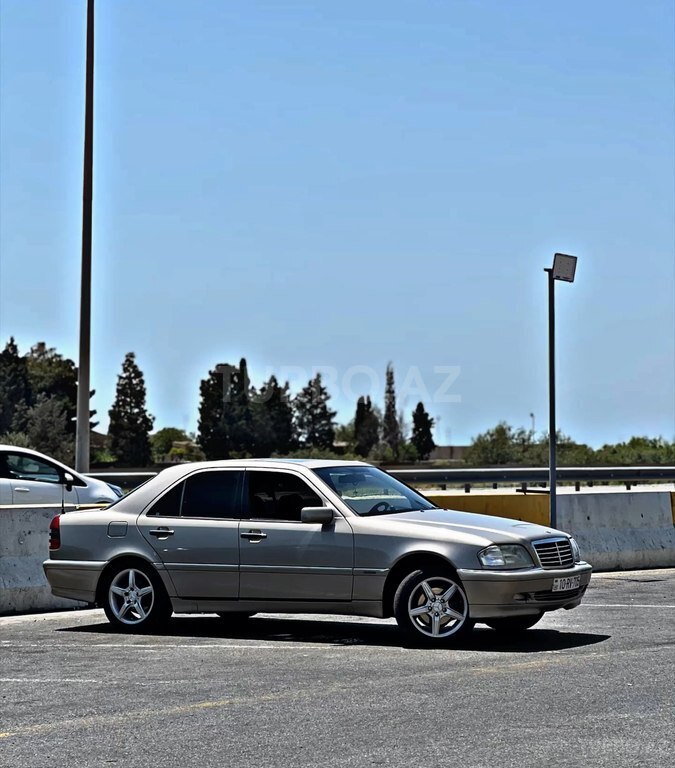 Mercedes C 200