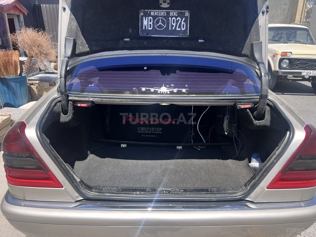 Mercedes C 200
