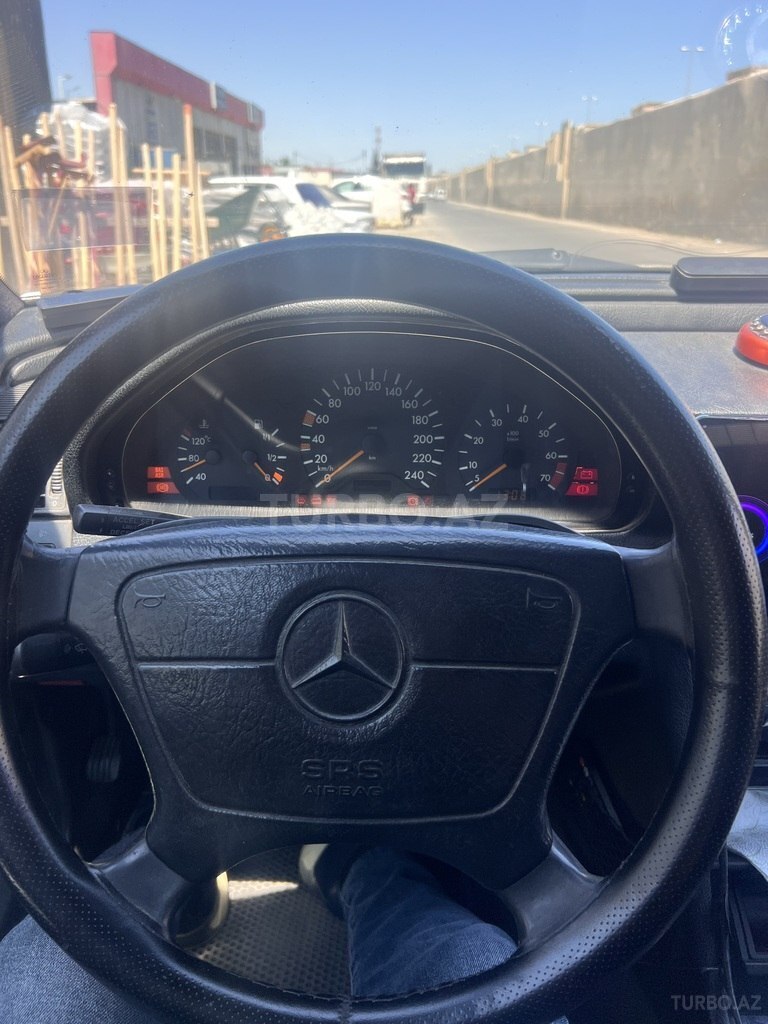 Mercedes C 200