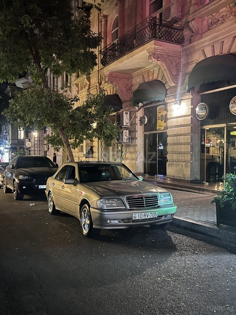 Mercedes C 200