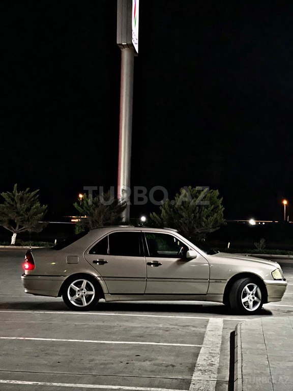 Mercedes C 200