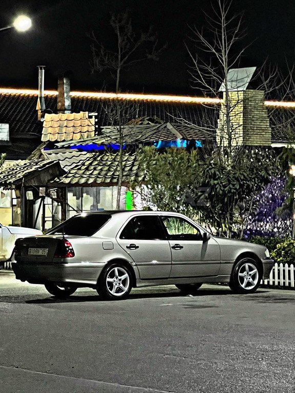 Mercedes C 200