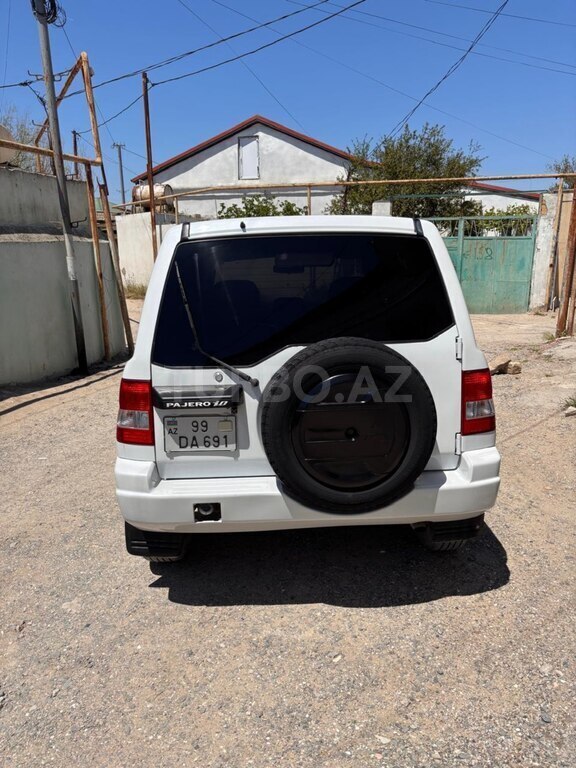 Mitsubishi Pajero io