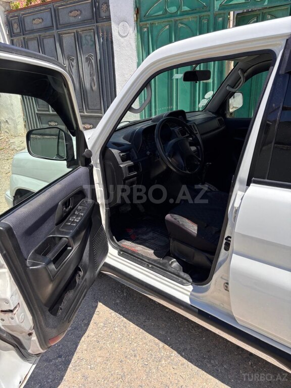 Mitsubishi Pajero io
