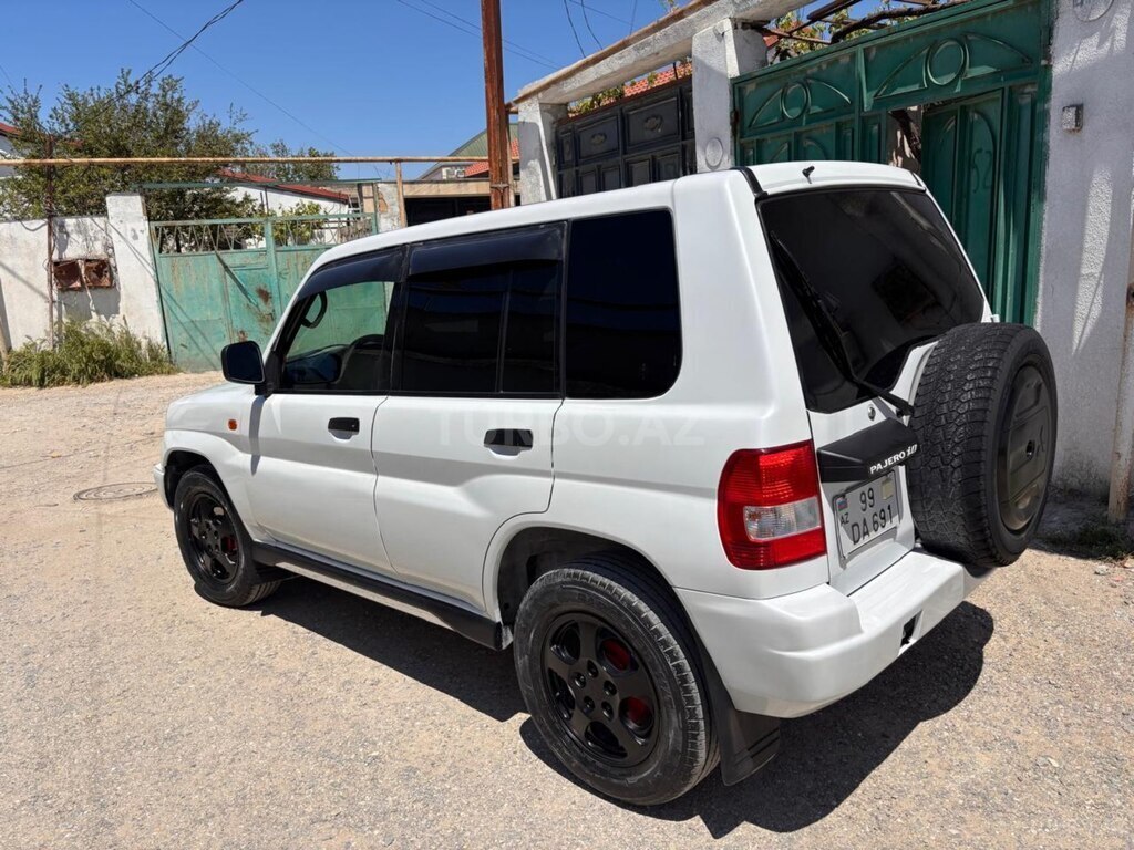Mitsubishi Pajero io