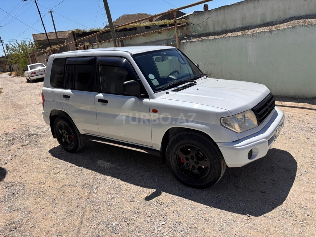 Mitsubishi Pajero io
