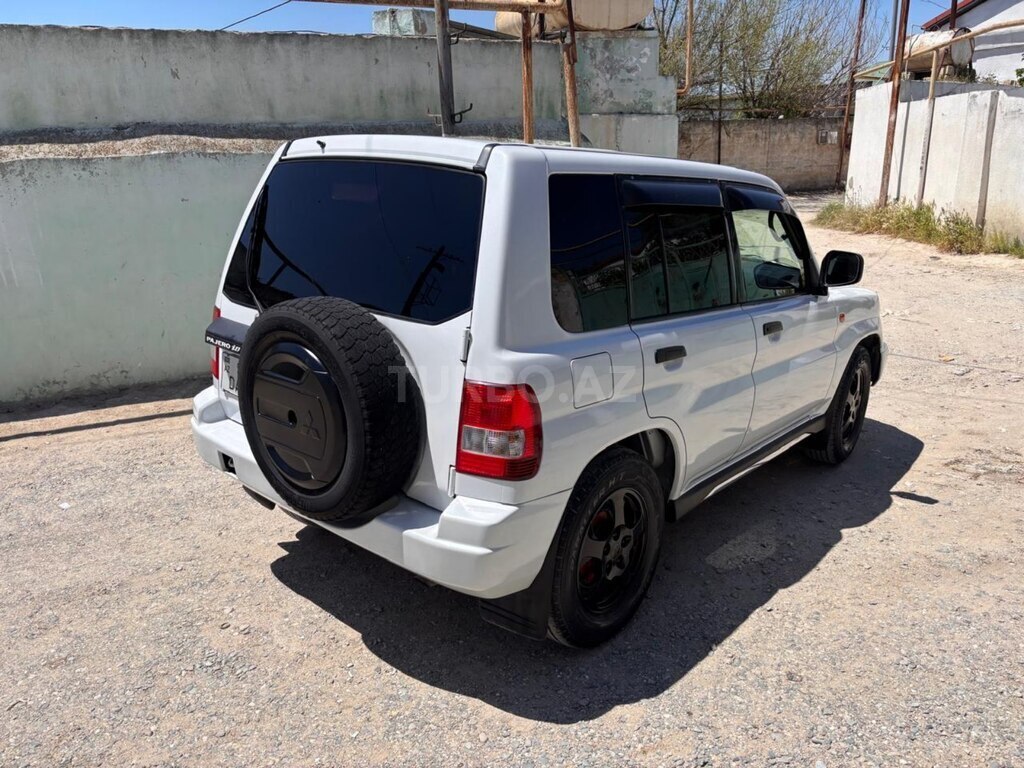 Mitsubishi Pajero io