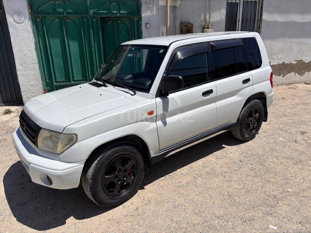 Mitsubishi Pajero io