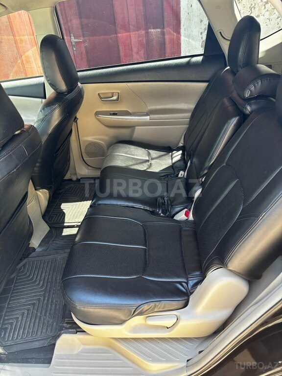 Toyota Prius V