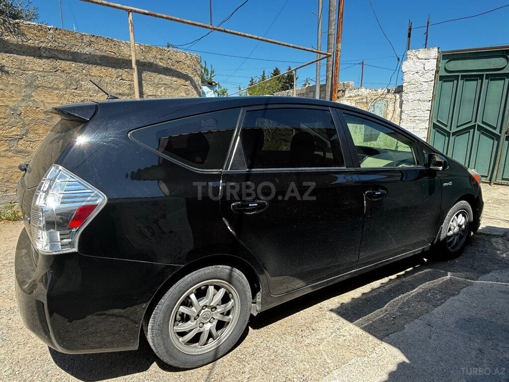 Toyota Prius V