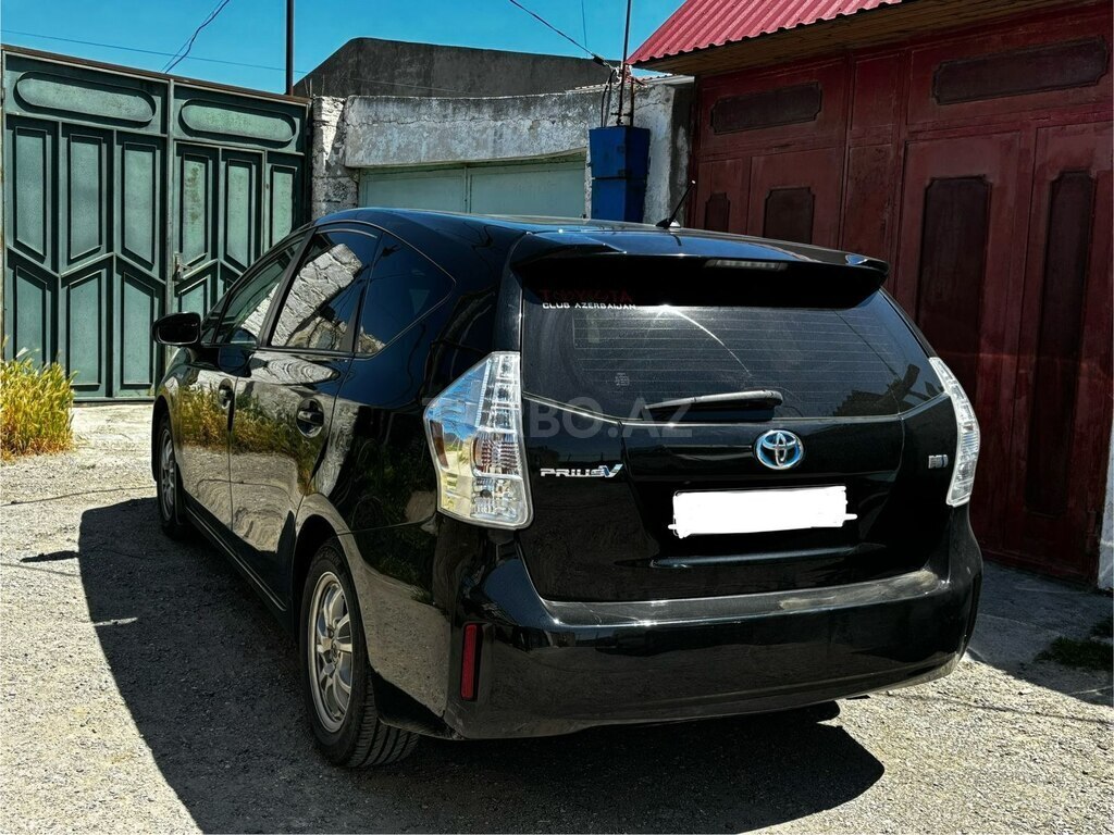 Toyota Prius V