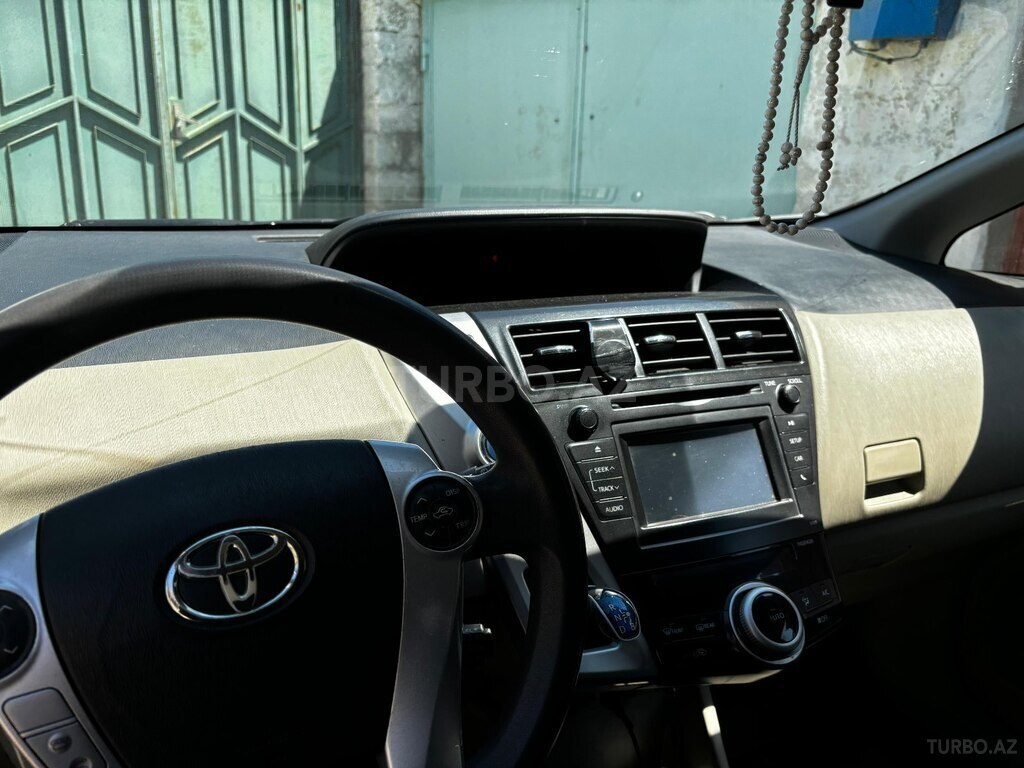 Toyota Prius V