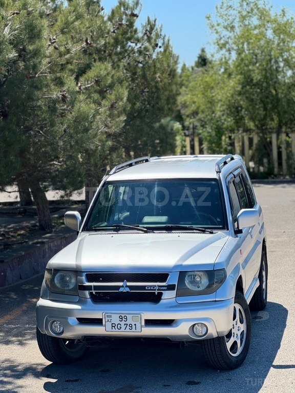 Mitsubishi Pajero io