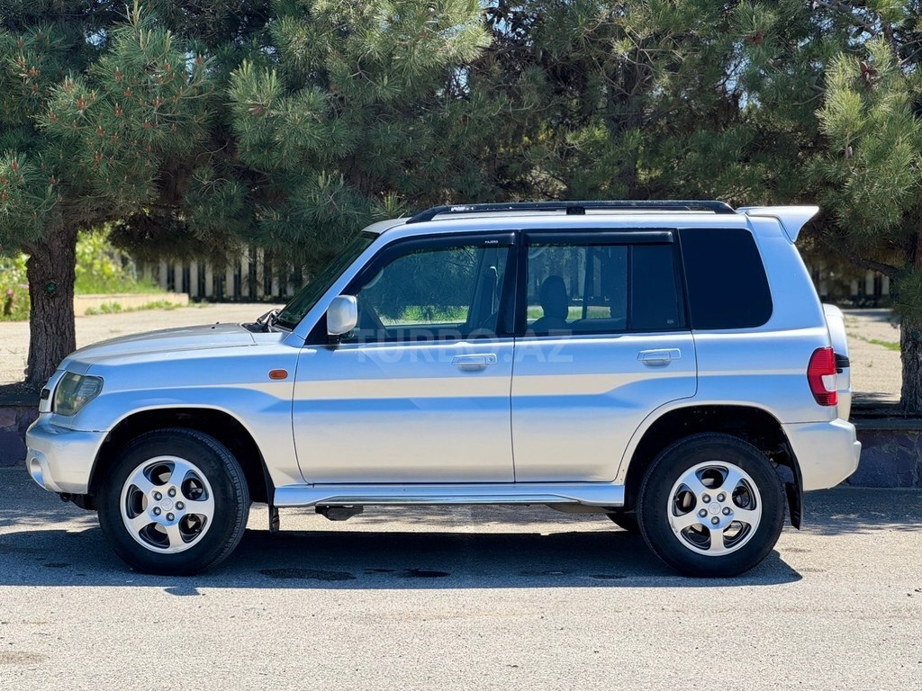 Mitsubishi Pajero io