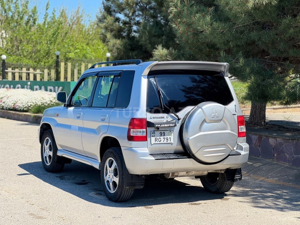Mitsubishi Pajero io