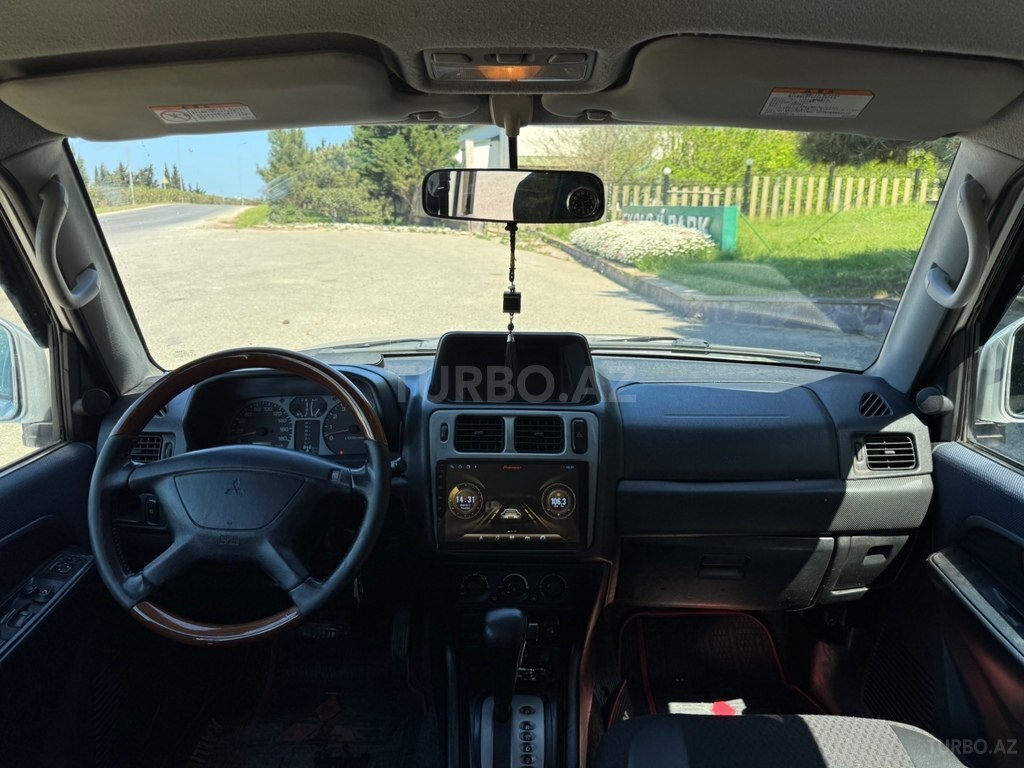 Mitsubishi Pajero io
