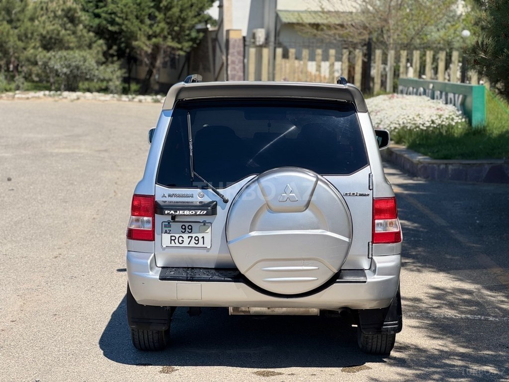 Mitsubishi Pajero io