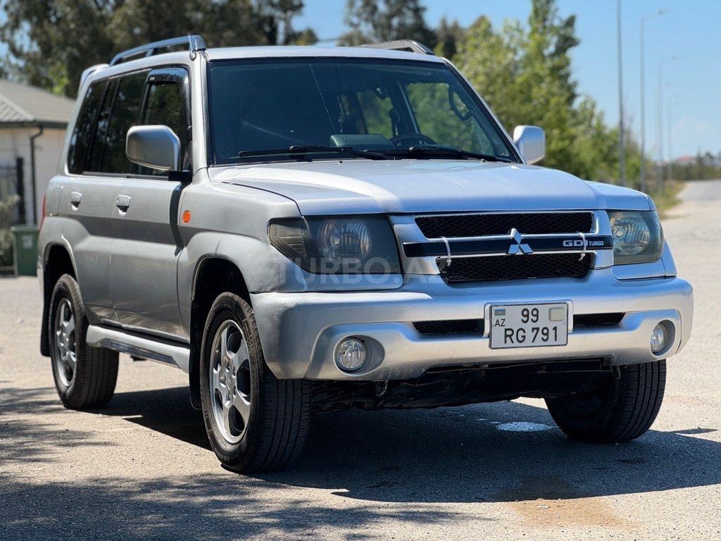 Mitsubishi Pajero io