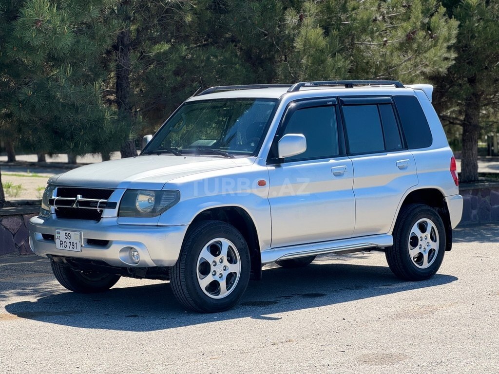 Mitsubishi Pajero io