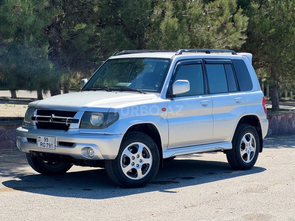 Mitsubishi Pajero io