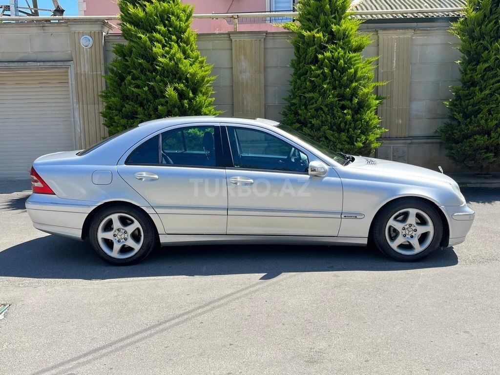Mercedes C 200
