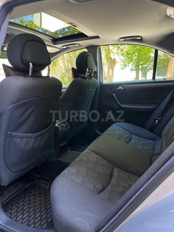 Mercedes C 200
