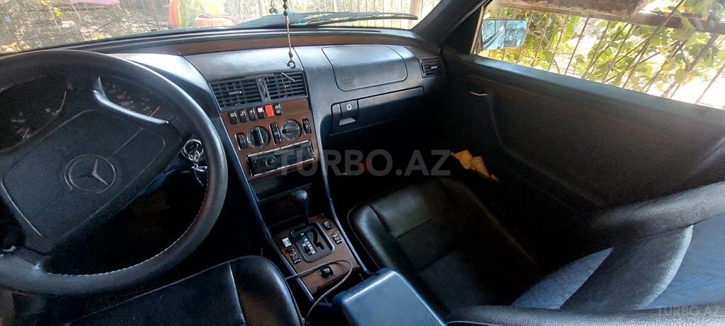 Mercedes C 180