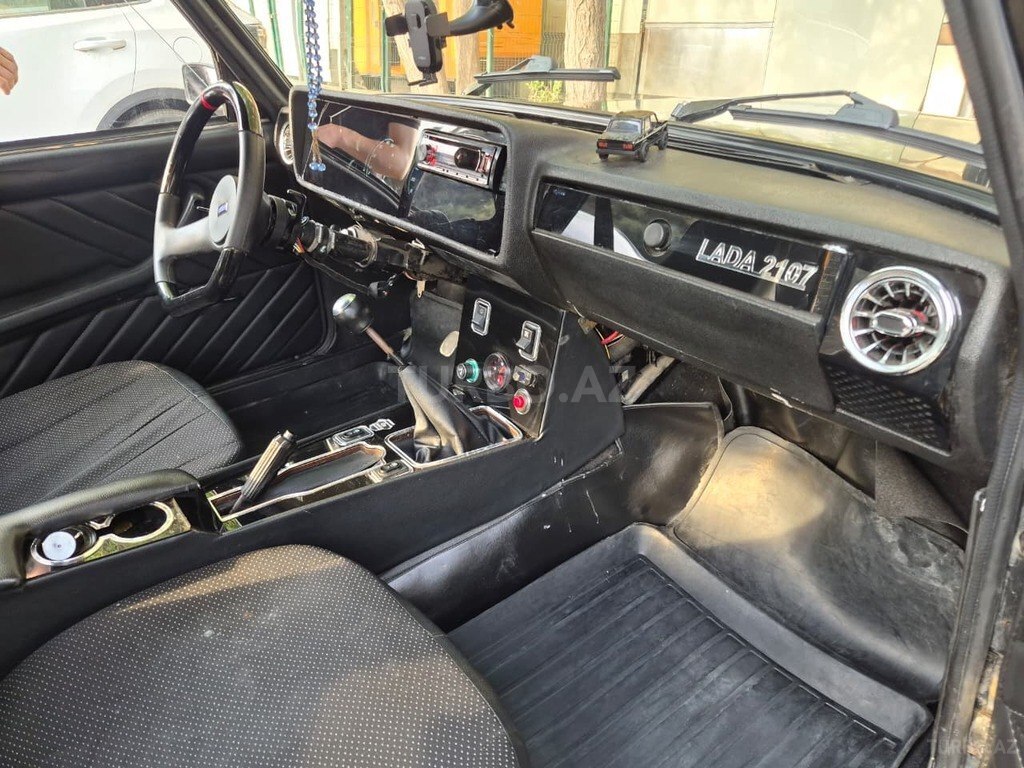 LADA (VAZ) 2107