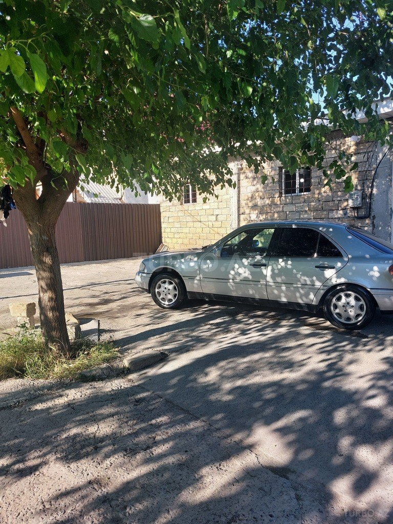 Mercedes C 180