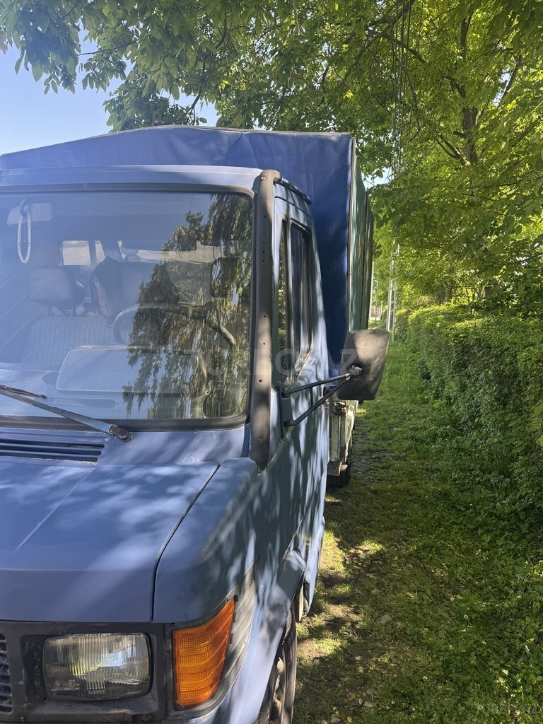 Mercedes 208 D