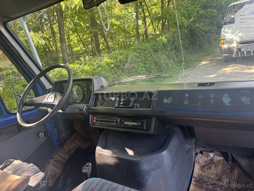 Mercedes 208 D