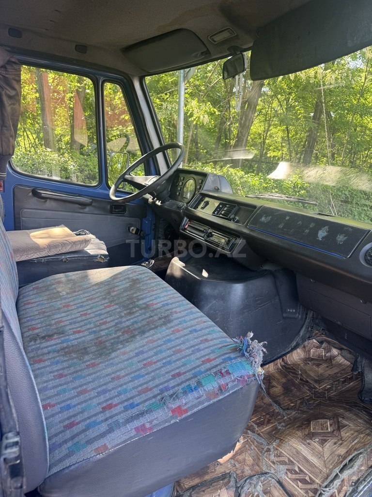 Mercedes 208 D