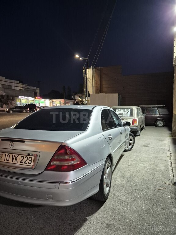 Mercedes C 200