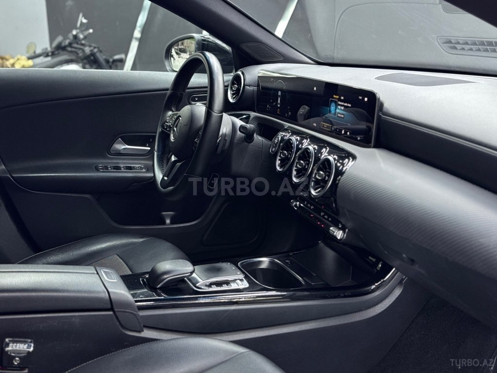 Mercedes CLA 200